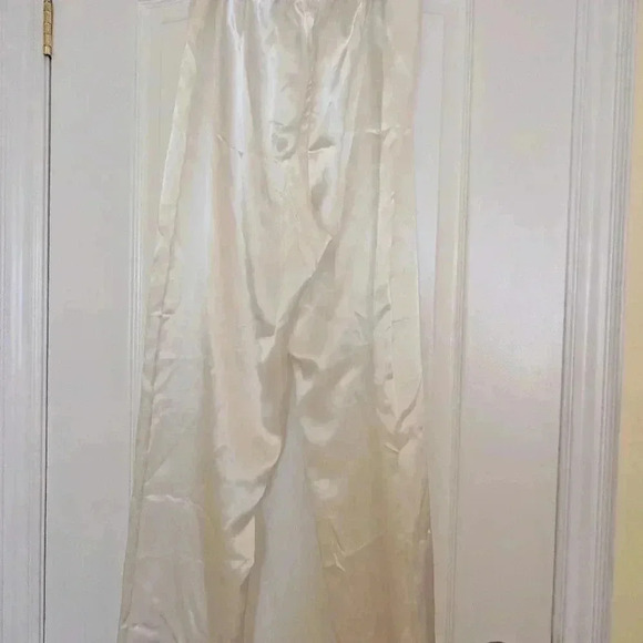 Vintage Oscar de la  Renta white silky pj's top and bottoms - Picture 9 of 9